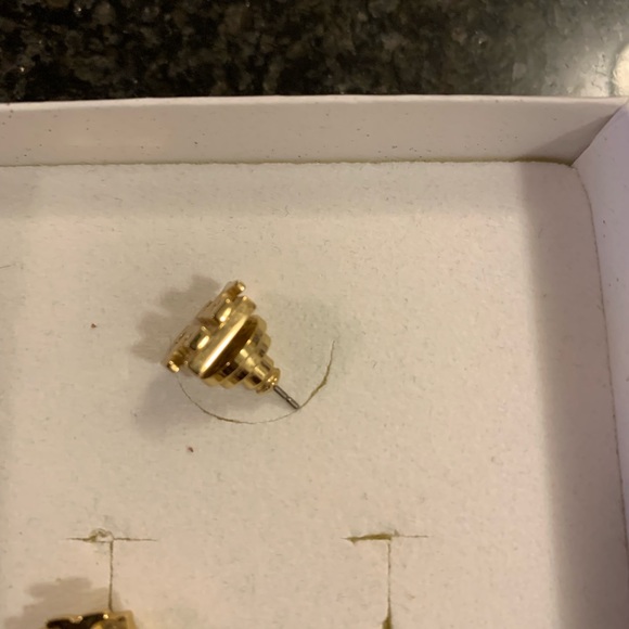 GOLD COLOR LOGO STUDS EARRINGS TORI BURCH. - Picture 2 of 2